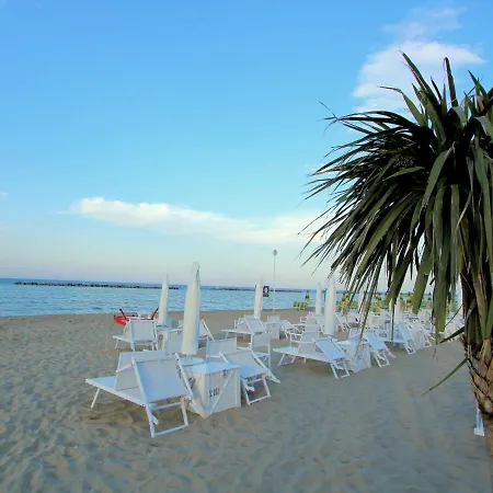 Villa Lush In With Private Pool Montefano
